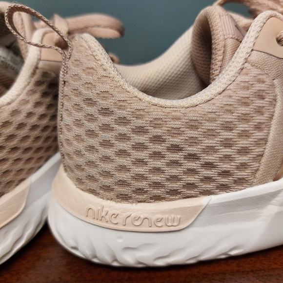 (SOLD) Nike Renew Runners - Picture 7 of 8